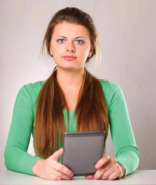 Woman holding computer plane-table — Stock Photo, Image