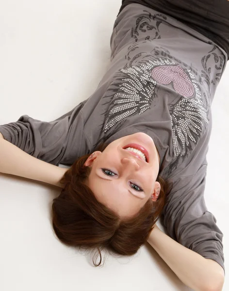 Young woman lying on the floor — Stock Photo, Image