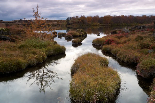 Спокійне озеро Myvatn восени — стокове фото