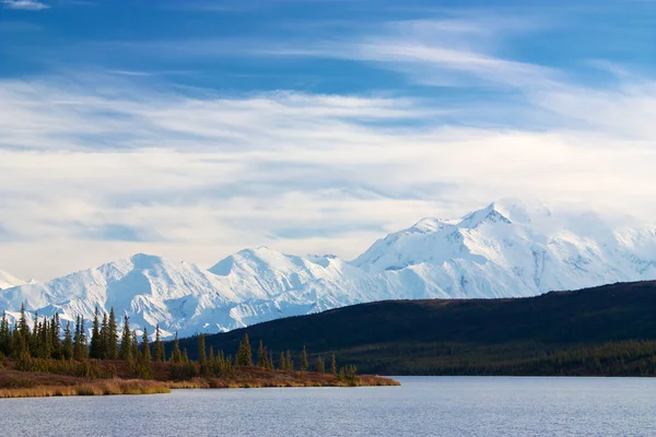 Mt. mckinley aus wonder lake — Stockfoto