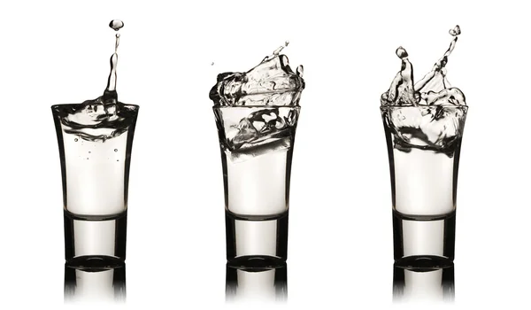Tři sklenky vodky s cáknutí — Stock fotografie