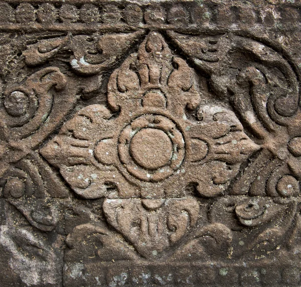 Patrón Khmer camboyano, talla de piedra antigua en el castillo de piedra —  Fotos de Stock