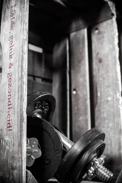 Weights in a wooden crate — Stock Photo, Image