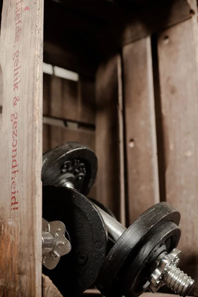 Weights in a wooden crate — Stock Photo, Image