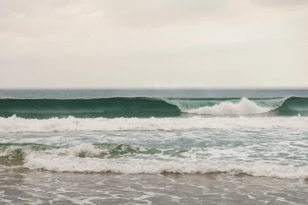 Limpo irlandês A-frame wave — Fotografia de Stock