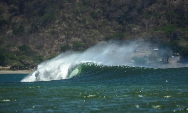 Barreling wave in Central America — Stock Photo, Image