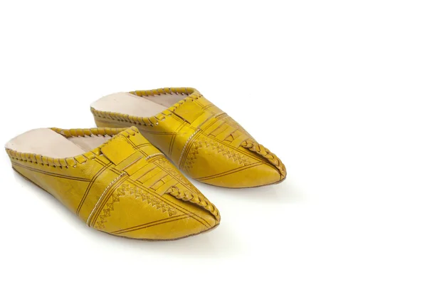 Pantofole gialle fatte a mano della ragazza marocchina — Foto Stock
