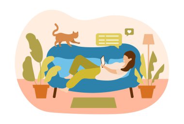 Kanepede sohbet eden bir kadın.