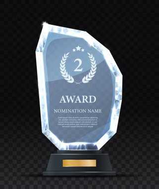 Gerçekçi ödül bardağı. İkinciliği ödüllendirmek için altın kaidede sıradışı şekilli kadehler. Ödül ya da ödül, motivasyon ve başarı. En iyi işçinin başarısı. İzometrik vektör illüstrasyonu