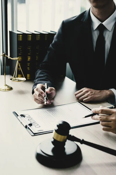 Lawyer Hand Holding Pen Providing Legal Consult Business Dispute Man — Foto Stock