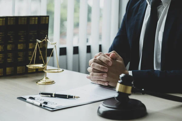 Hand Lawyer Providing Legal Consult Business Dispute Service Office Justice — Fotografia de Stock