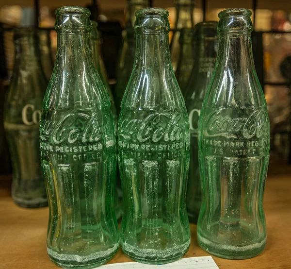Clarkrange Tennessee Usa April 2021 Several Antique Coca Cola Glass Стокове Зображення