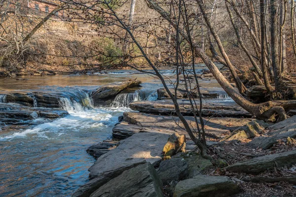 Sombra Dia Ensolarado Uma Trilha Lado Big Creek Com Água — Fotografia de Stock