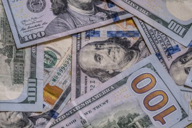 Benjamin Franklin 100 dolarlık banknotlar rastgele ön ve arka planlar için yakın plan veya duvar kağıdı