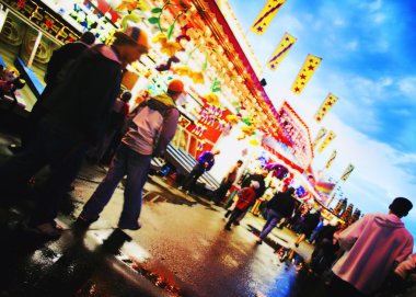 Lunaparktaki İnsanlar