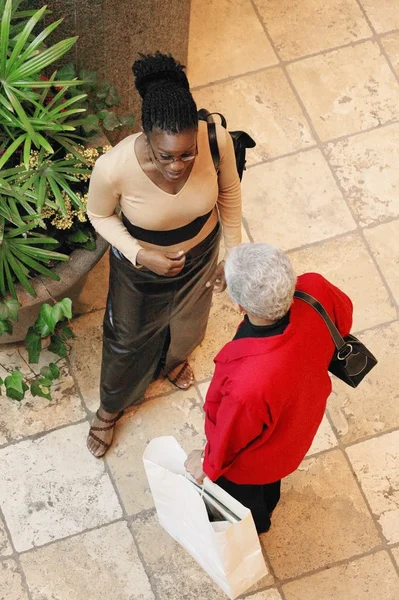 Two Women Talking — Stock Photo, Image