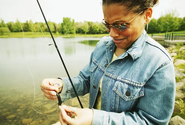 Vrouwelijke fisher — Stockfoto