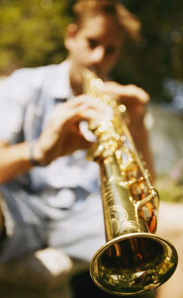 Man Plays Soprano Saxophone — Stock Photo, Image