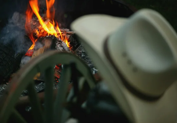 Cowboy hat and hearth — Stock Photo, Image