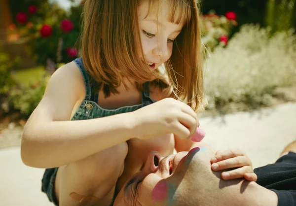 Girl Painting On Daddy's Chin — Stock Photo, Image