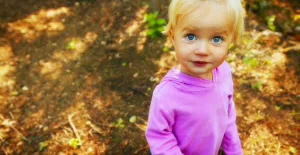 Criança com olhos grandes — Fotografia de Stock