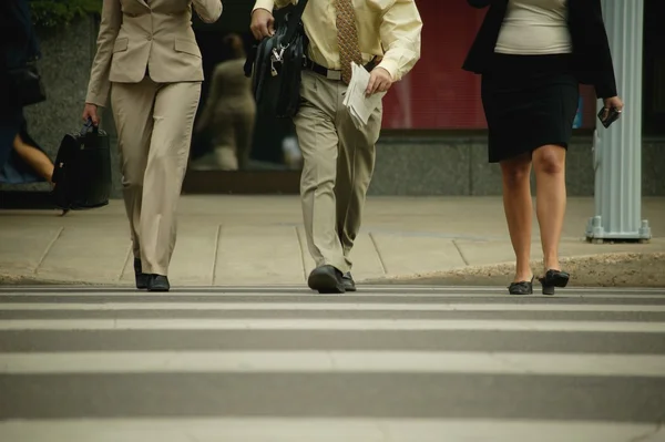 Empresarios en movimiento — Foto de Stock