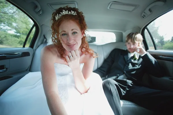 Bride Leans Forward In Car — Stock Photo, Image