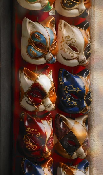 Masques de félin utilisés dans la mascarade pour le carnaval à Venise Italie Europe — Photo