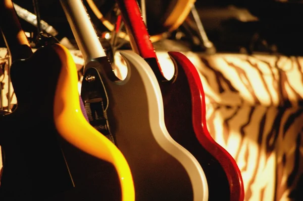 Guitars Lined Up — Stock Photo, Image