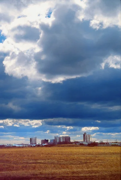 Overcast Sky Over Factory — Stock Photo, Image