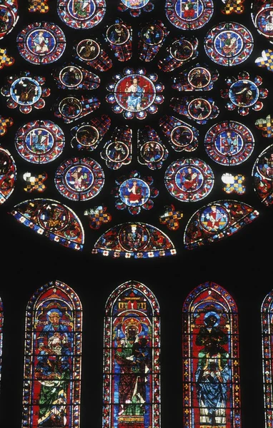 Janelas de vidro manchado ornamentado — Fotografia de Stock