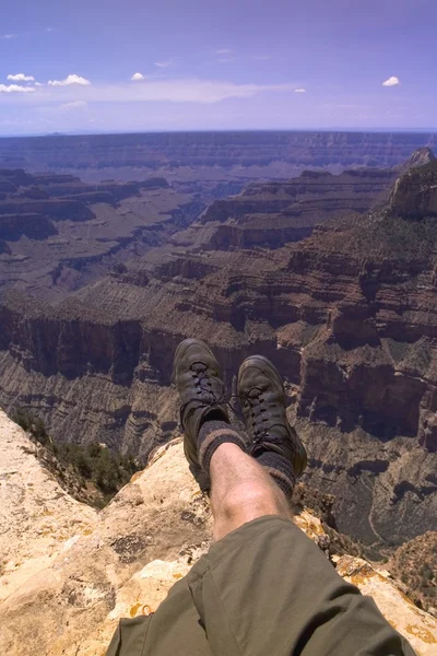 Man Sitting On Edge Of Canyon — Stock Photo, Image
