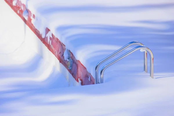 Piscina en invierno — Foto de Stock