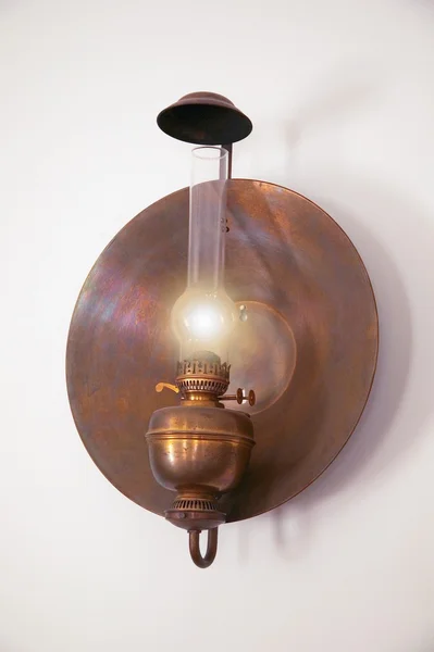 Старомодная масляная лампа — стоковое фото