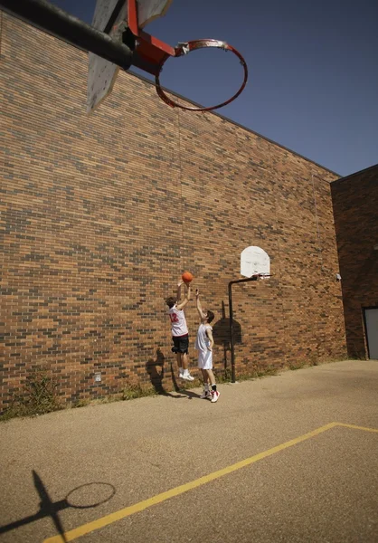 Two Young Basketball Players — Stock Photo, Image