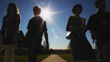 siluet grup yürüyüş