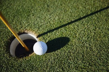Golf topu kapatmak için PIN