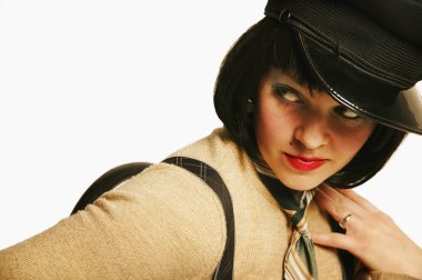 şapkalı bir kadın