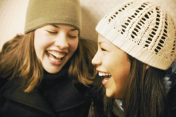 Two Girls With Toques — Φωτογραφία Αρχείου