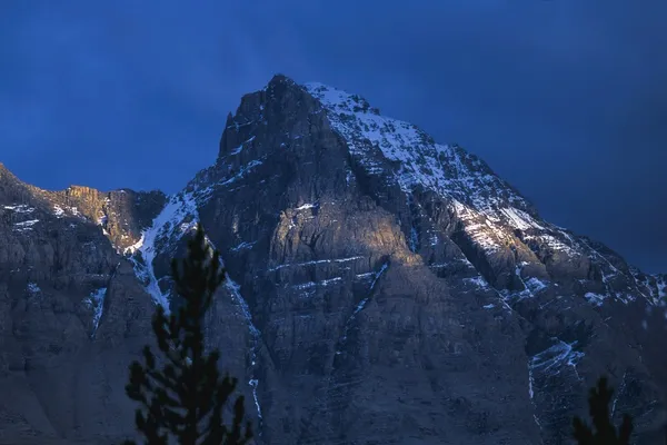 Mountain Against Dark Sky — Stock Photo, Image