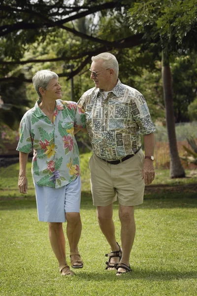 Senior Couple Walking In Field — Stock Photo, Image
