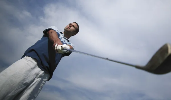 Golfspelare att döma skottet — Stockfoto