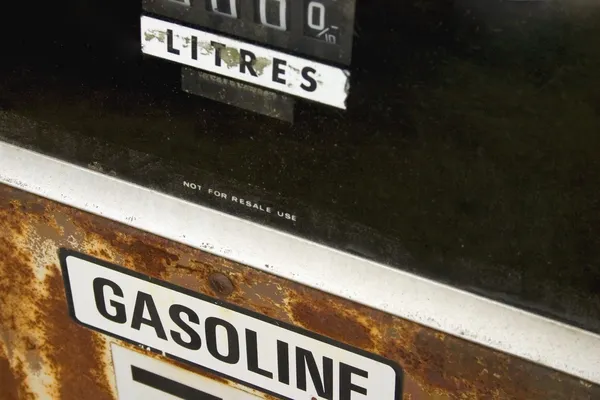 Старий бензиновий насос дисплей — стокове фото