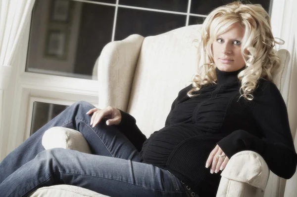 Profil för gravid kvinna — Stockfoto