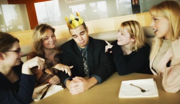 Man With Flimsy Crown On Head And Women Paying Attention To Him — Stock Photo, Image