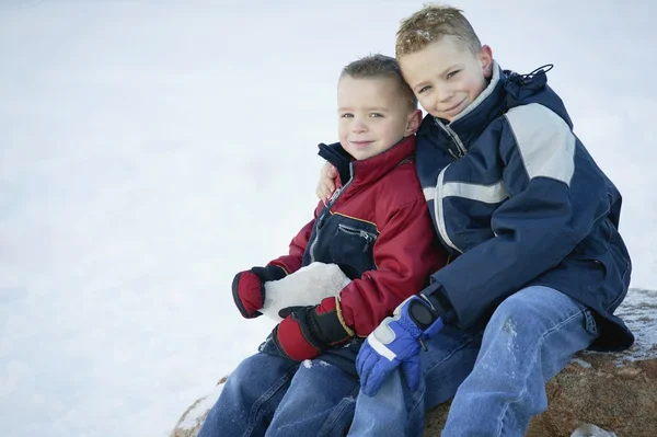 2 人の男の子の肖像画 — ストック写真