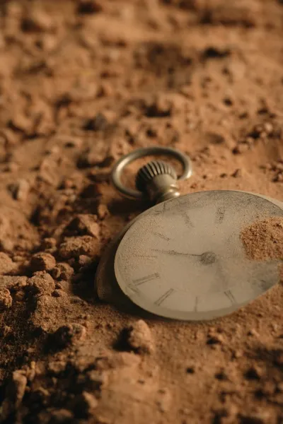 古い破損した懐中時計 — ストック写真
