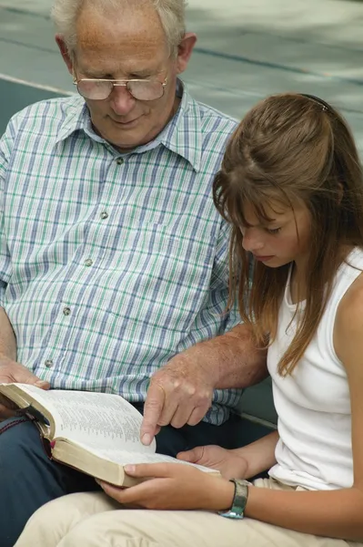 Reading Together — Stock Photo, Image