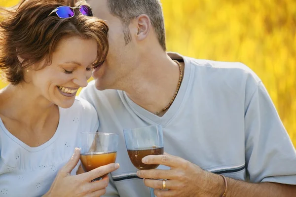 Pareja disfrutar de un momento especial — Foto de Stock