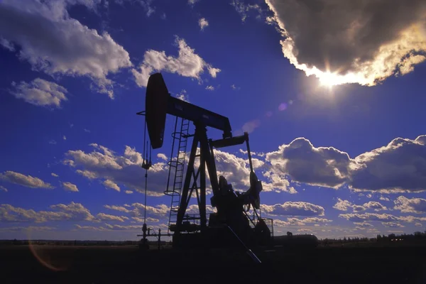 An Oil Derrick — Stock Photo, Image